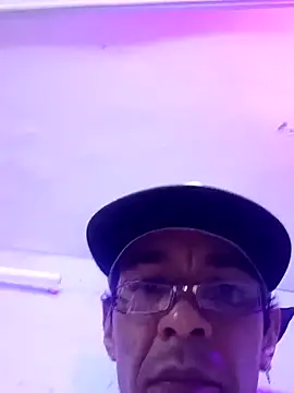 Snapshot of RealEl23 chatting on 23, 12, 2025 RealEl23 online show from 23, 12, 2025