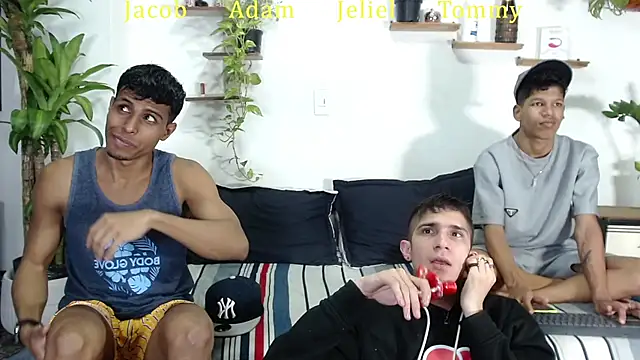 Snapshot of Interracial_Snow_Bunny chatting on 31, 1, 2026 Interracial Snow Bunny online show from 31, 1, 2026