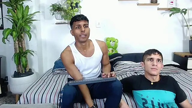 Snapshot of Interracial_Snow_Bunny chatting on 7, 2, 2026 Interracial Snow Bunny online show from 7, 2, 2026