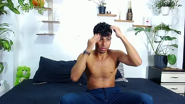 Snapshot of Interracial_Snow_Bunny chatting on 19, 2, 2026 Interracial Snow Bunny online show from 19, 2, 2026