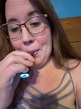 honeybee2033 online show from 11, 1, 2026