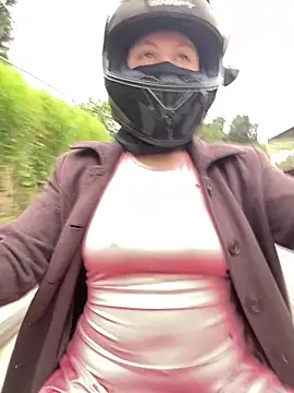 Scarlet auraa online show from 5, 3, 2026