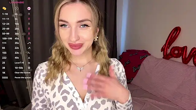 Snapshot of _ViviV_ chatting on 9, 4, 2026 ViviV online show from 9, 4, 2026