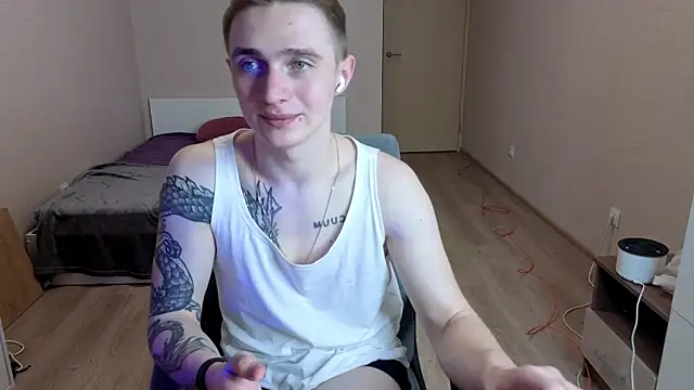 Snapshot of LEO__MILLER chatting on 13, 4, 2026 LEO MILLER online show from 13, 4, 2026