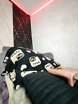 Isis Hot   online show from 9, 4, 2026