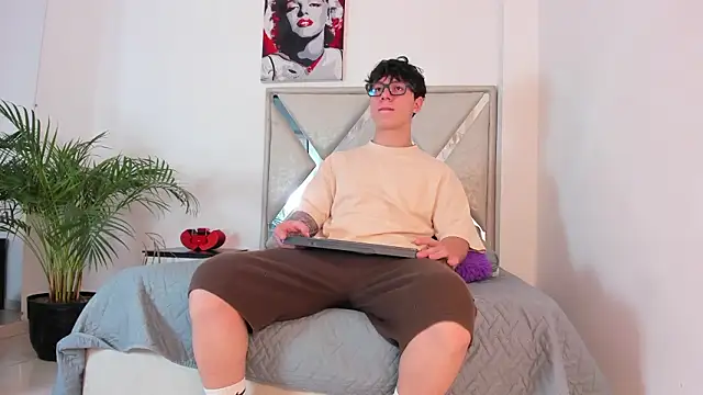 Snapshot of Liam_saint chatting on 16, 3, 2026 Liam saint online show from 16, 3, 2026