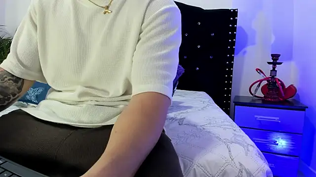 Snapshot of Liam_saint chatting on 15, 4, 2026 Liam saint online show from 15, 4, 2026