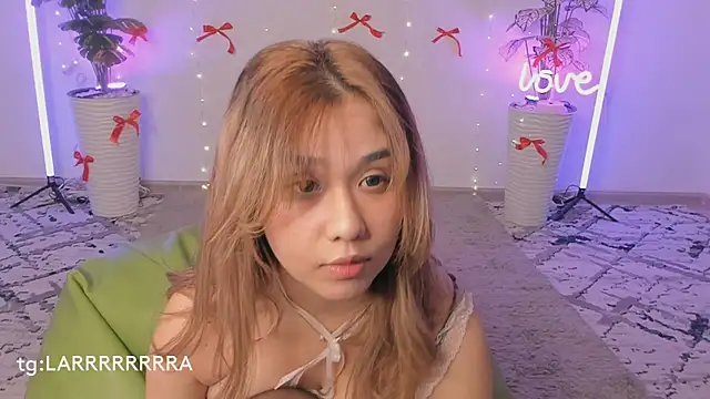 Snapshot of larabae chatting on 2, 3, 2026 larabae online show from 2, 3, 2026