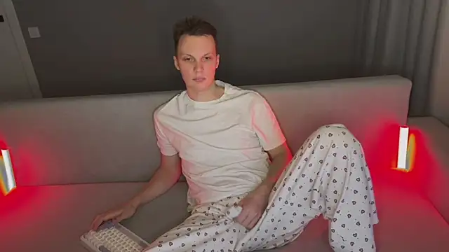 Snapshot of TeddyandMila chatting on 12, 1, 2026 TeddyandMila online show from 12, 1, 2026