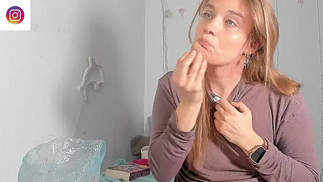 Snapshot of YoungSophie chatting on 21, 2, 2026 YoungSophie online show from 21, 2, 2026