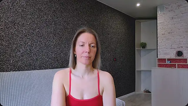 Amanda Luxe online show from 11, 5, 2026