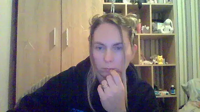 VikiLove765 online show from 12, 2, 2026