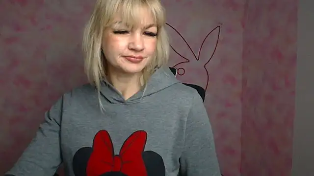 Snapshot of Madonna_Fire chatting on 12, 4, 2026 Madonna Fire online show from 12, 4, 2026