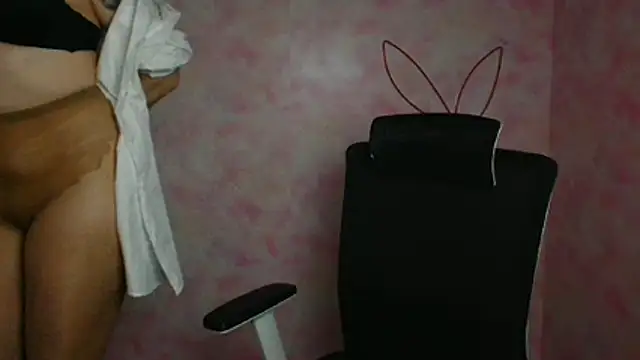 Snapshot of Madonna_Fire chatting on 15, 4, 2026 Madonna Fire online show from 15, 4, 2026