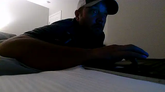 Snapshot of nuttincowboy chatting on 19, 5, 2026 nuttincowboy online show from 19, 5, 2026