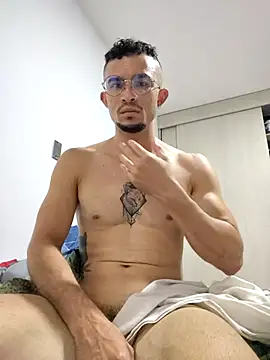 Snapshot of whitebull97 chatting on 7, 1, 2026 whitebull97 online show from 7, 1, 2026