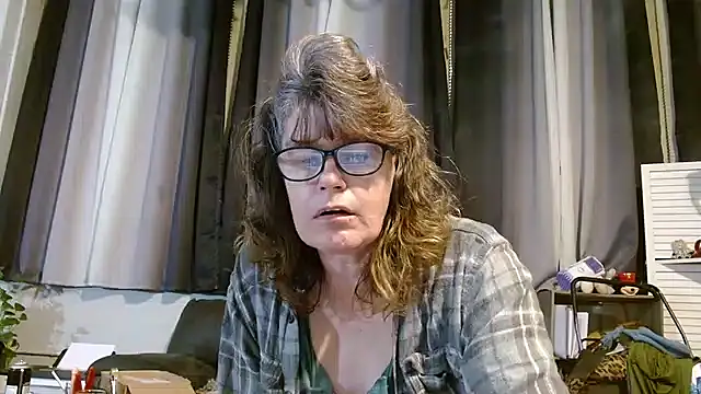 Snapshot of ladylavende3 chatting on 18, 3, 2025 ladylavende3 online show from 18, 3, 2025
