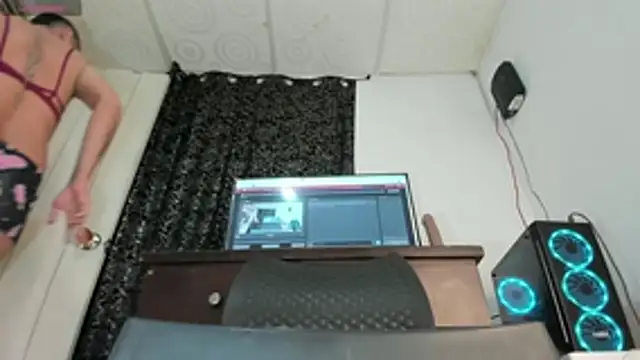 Snapshot of nickytabitch chatting on 15, 4, 2026 nickytabitch online show from 15, 4, 2026