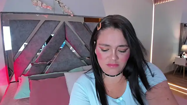 Snapshot of Astrid_williams chatting on 8, 7, 2026 Astrid williams online show from 8, 7, 2026