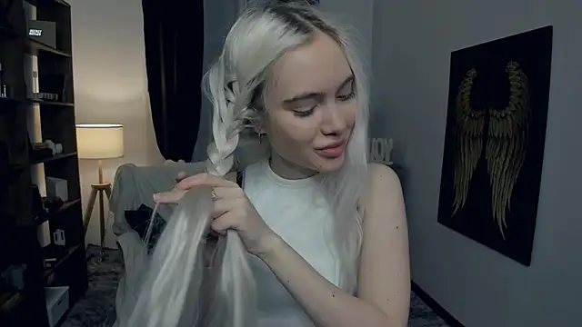 KristalCrowner online show from 4, 2, 2026