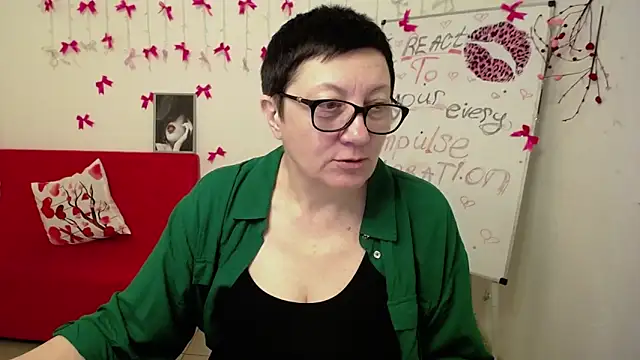 EmilyL0ve online show from 11, 3, 2026