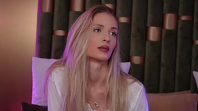 Snapshot of AmeliaAngel chatting on 7, 10, 2025 AmeliaAngel online show from 7, 10, 2025