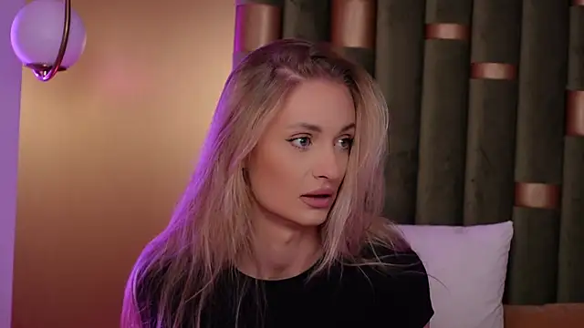 Snapshot of AmeliaAngel chatting on 20, 10, 2025 AmeliaAngel online show from 20, 10, 2025