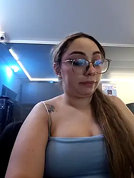 Snapshot of nicol_moons chatting on 17, 3, 2026 nicol moons online show from 17, 3, 2026