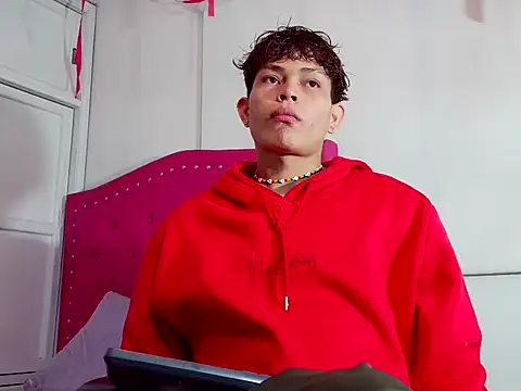 Snapshot of brosscams2025 chatting on 8, 1, 2026 brosscams2025 online show from 8, 1, 2026