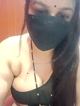 Snapshot of 01Roshani chatting on 7, 4, 2026 01Roshani online show from 7, 4, 2026