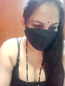 Snapshot of 01Roshani chatting on 8, 4, 2026 01Roshani online show from 8, 4, 2026