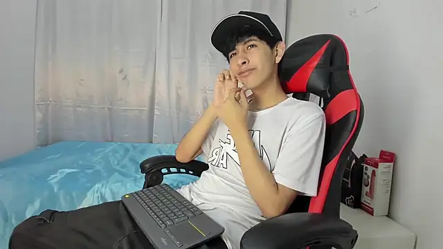 julian xx online show from 4, 5, 2026