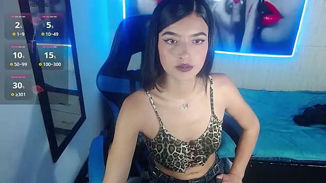 Snapshot of honeyluxe_ chatting on 5, 1, 2026 honeyluxe online show from 5, 1, 2026