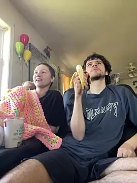 Snapshot of SugarNCinnamon chatting on 8, 3, 2026 SugarNCinnamon online show from 8, 3, 2026