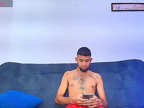 Snapshot of enyel_100 chatting on 29, 4, 2026 enyel 100 online show from 29, 4, 2026