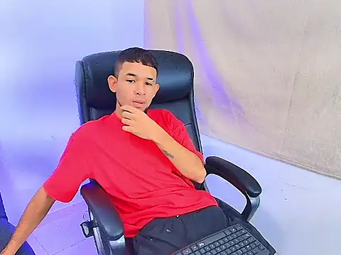 Snapshot of enyel_100 chatting on 5, 5, 2026 enyel 100 online show from 5, 5, 2026