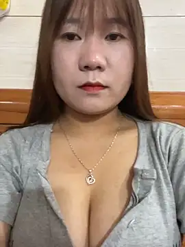 Snapshot of Liness101 chatting on 5, 4, 2026 Liness101 online show from 5, 4, 2026