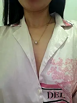 Snapshot of moon_baby99 chatting on 9, 3, 2026 moon baby99 online show from 9, 3, 2026