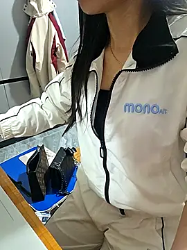 Snapshot of moon_baby99 chatting on 18, 3, 2026 moon baby99 online show from 18, 3, 2026