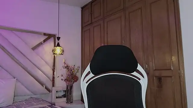 mia gatesvg online show from 26, 2, 2026