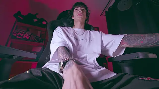 Snapshot of Olliver___y chatting on 3, 3, 2026 Olliver y online show from 3, 3, 2026