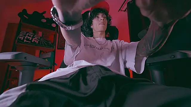 Snapshot of Olliver___y chatting on 6, 4, 2026 Olliver y online show from 6, 4, 2026