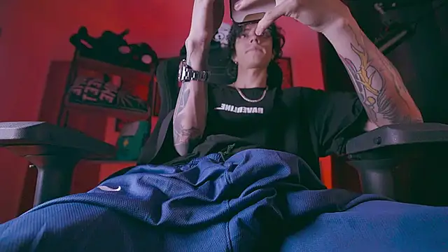 Snapshot of Olliver___y chatting on 8, 4, 2026 Olliver y online show from 8, 4, 2026