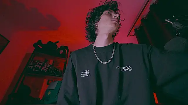 Snapshot of Olliver___y chatting on 10, 4, 2026 Olliver y online show from 10, 4, 2026