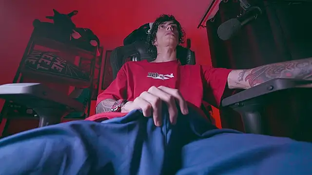 Snapshot of Olliver___y chatting on 12, 4, 2026 Olliver y online show from 12, 4, 2026