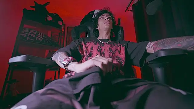 Snapshot of Olliver___y chatting on 14, 4, 2026 Olliver y online show from 14, 4, 2026