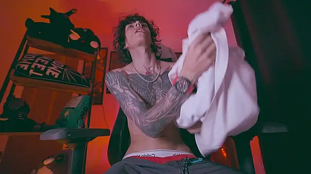 Snapshot of Olliver___y chatting on 15, 4, 2026 Olliver y online show from 15, 4, 2026