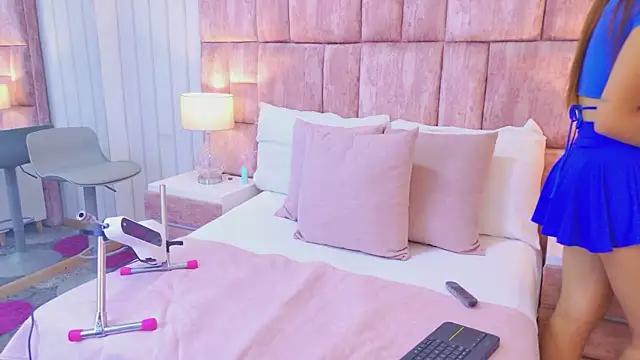 VioletFroost online show from 6, 4, 2026