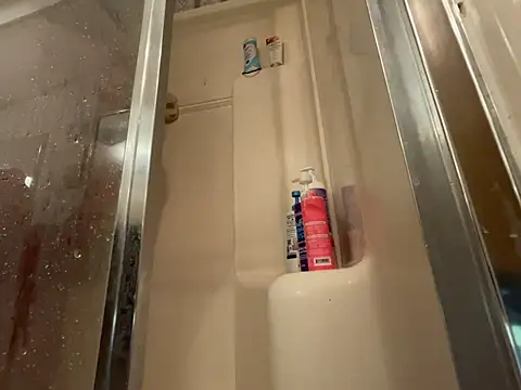 RoxyBrockcali online show from 9, 2, 2026