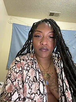 Snapshot of Egyptian_reign chatting on 14, 1, 2026 Egyptian reign online show from 14, 1, 2026